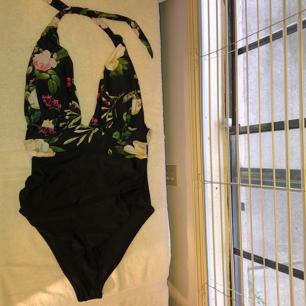 Cupshe floral halter one-piece swimsuit. XL. NWT.